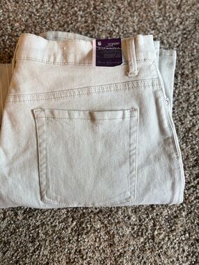 Gloria Vanderbilt Cream Casual Pants with Purple Logo Tag